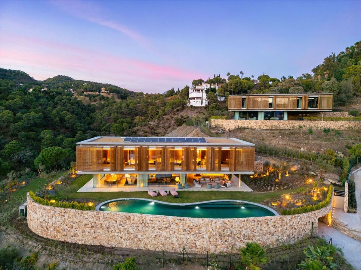 7 bedroom Villa for sale in Benahavis with pool garage - € 10,800,000 (Ref: 9720764)