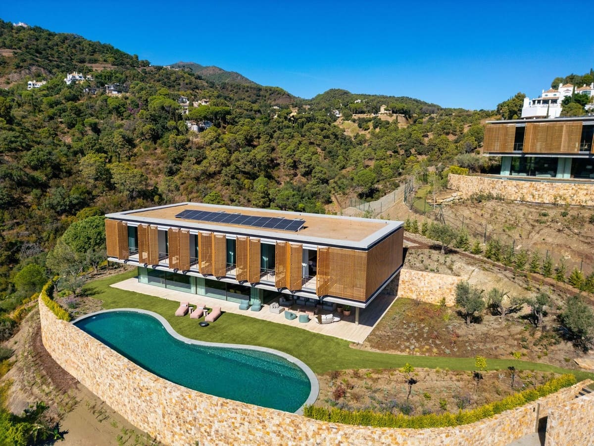 7 bedroom Villa for sale in Benahavis with pool garage - € 10,800,000 (Ref: 9720764)