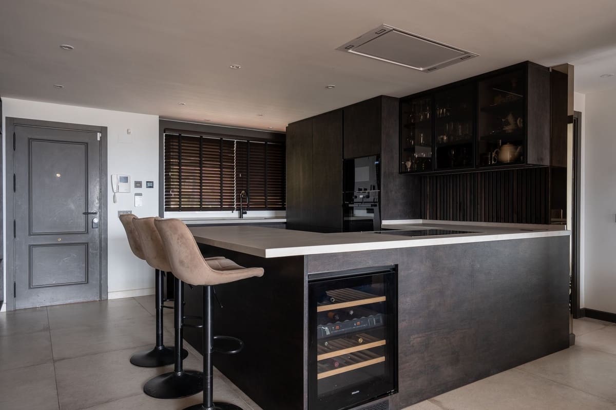 3 bedroom Apartment for sale in Marbella with pool garage - € 1,350,000 (Ref: 9730503)