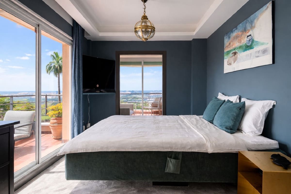 3 bedroom Apartment for sale in Marbella with pool garage - € 1,350,000 (Ref: 9730503)