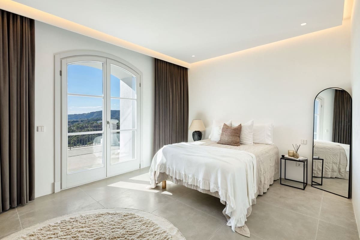 7 bedroom Villa for sale in Benahavis with pool garage - € 10,700,000 (Ref: 9733796)