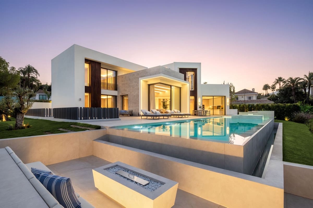 5 quarto Moradia para venda em Nueva Andalucia com piscina garagem - 7 495 000 € (Ref: 9736260)
