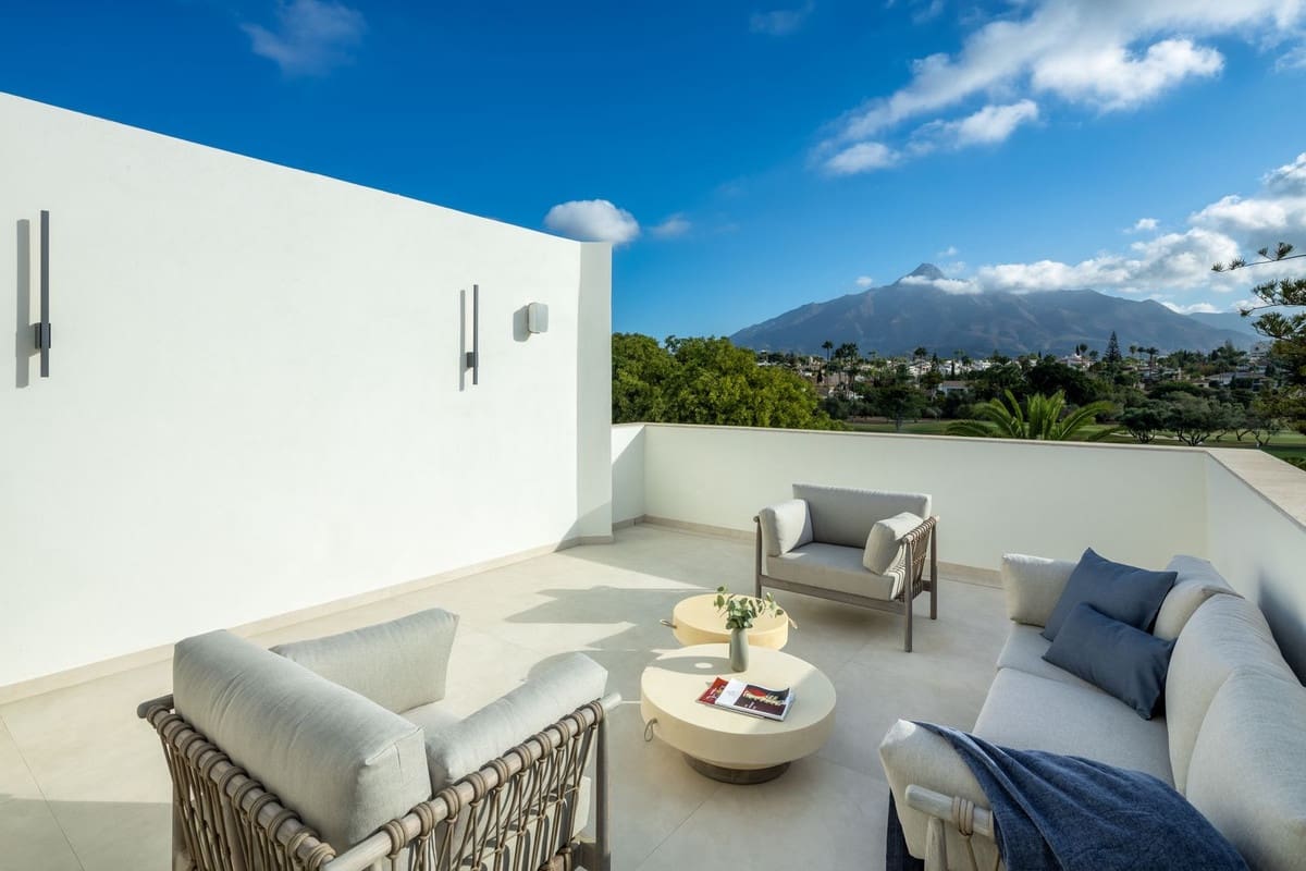 5 quarto Moradia para venda em Nueva Andalucia com piscina garagem - 7 495 000 € (Ref: 9736260)