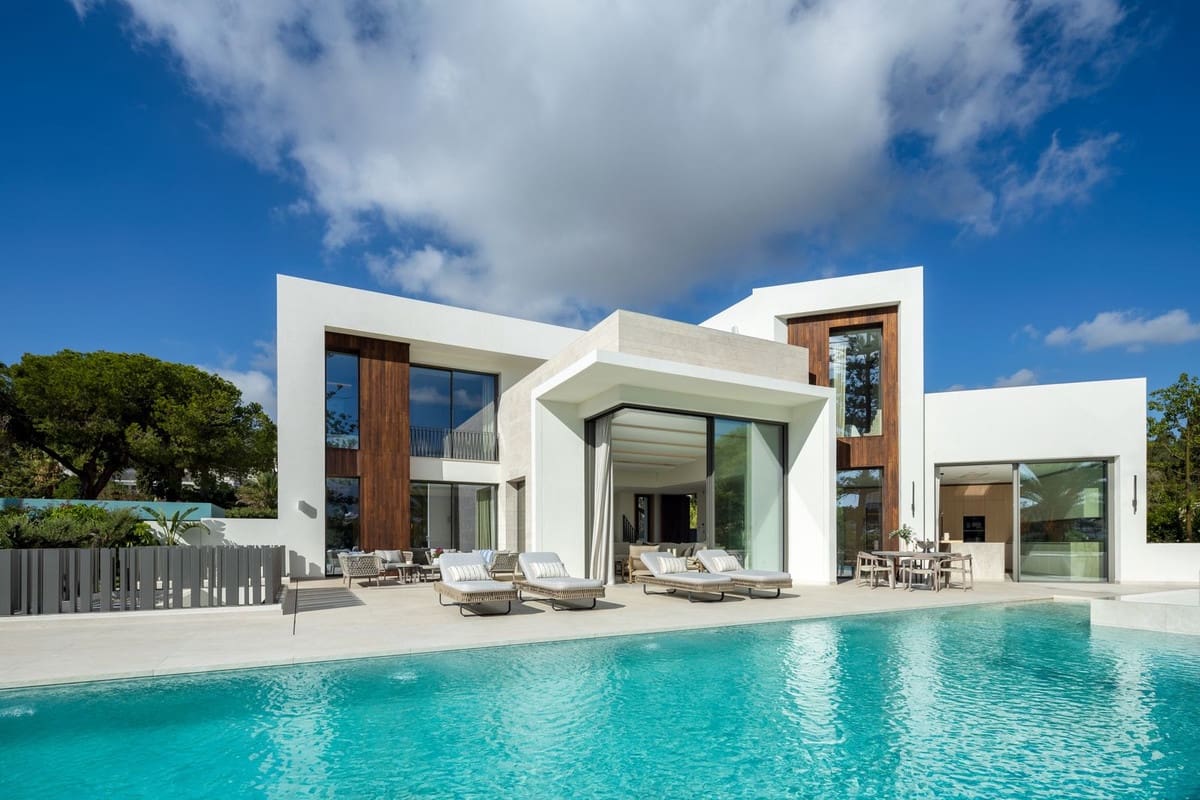 5 quarto Moradia para venda em Nueva Andalucia com piscina garagem - 7 495 000 € (Ref: 9736260)
