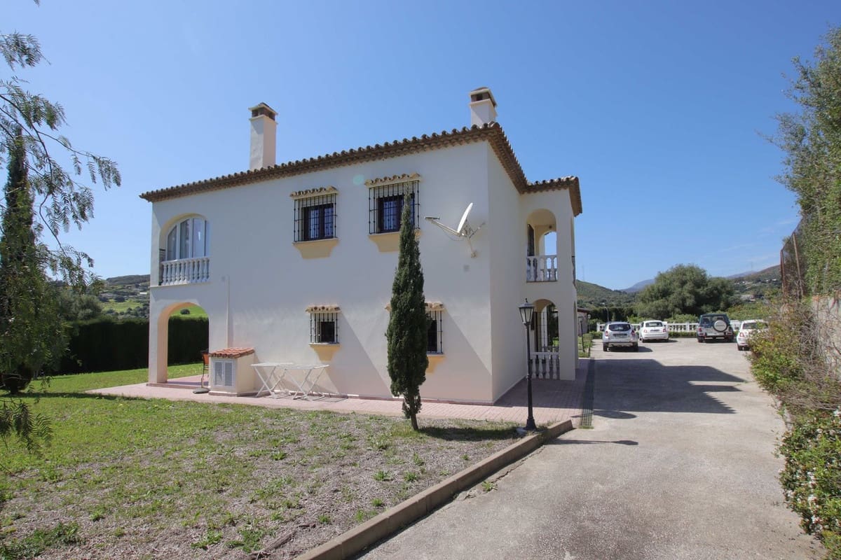 4 camera da letto Villa in vendita in Estepona con piscina garage - 765.000 € (Rif: 9737157)