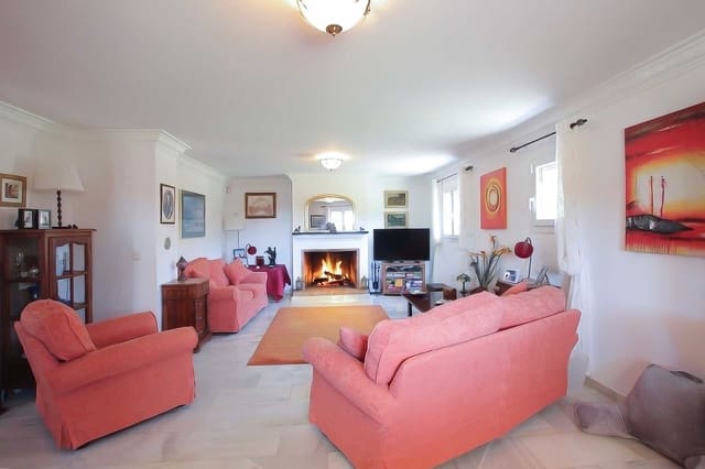 4 chambre Villa/Maison à vendre à Estepona avec piscine garage - 765 000 € (Ref: 9737157)