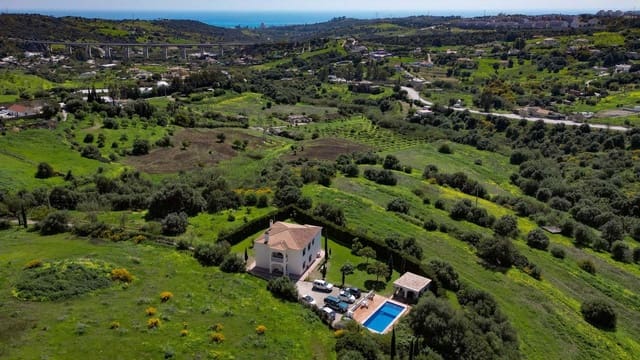 4 chambre Villa/Maison à vendre à Estepona avec piscine garage - 765 000 € (Ref: 9737157)