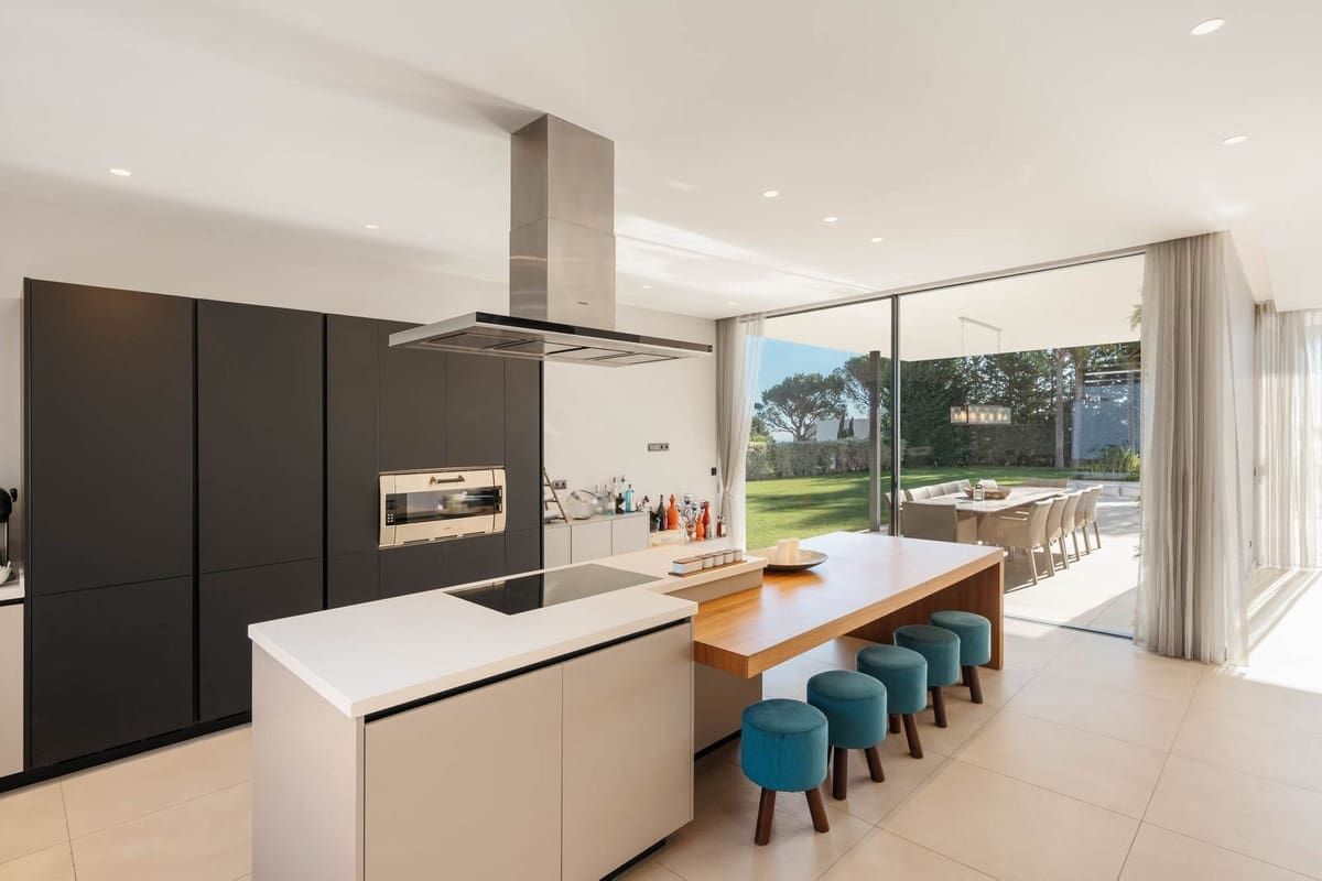 5 bedroom Villa for sale in El Madronal with pool garage - € 6,495,000 (Ref: 9737158)