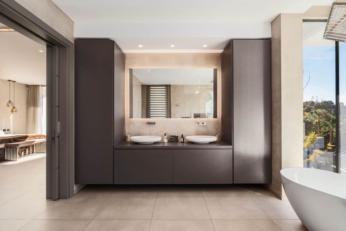 5 bedroom Villa for sale in El Madronal with pool garage - € 6,495,000 (Ref: 9737158)