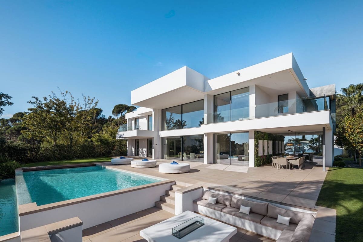5 bedroom Villa for sale in El Madronal with pool garage - € 6,495,000 (Ref: 9737158)