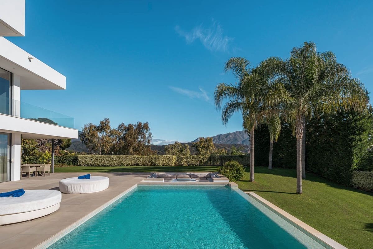 5 bedroom Villa for sale in El Madronal with pool garage - € 6,495,000 (Ref: 9737158)