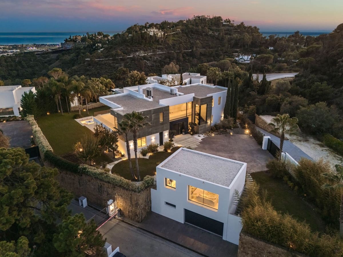 5 bedroom Villa for sale in El Madronal with pool garage - € 6,495,000 (Ref: 9737158)