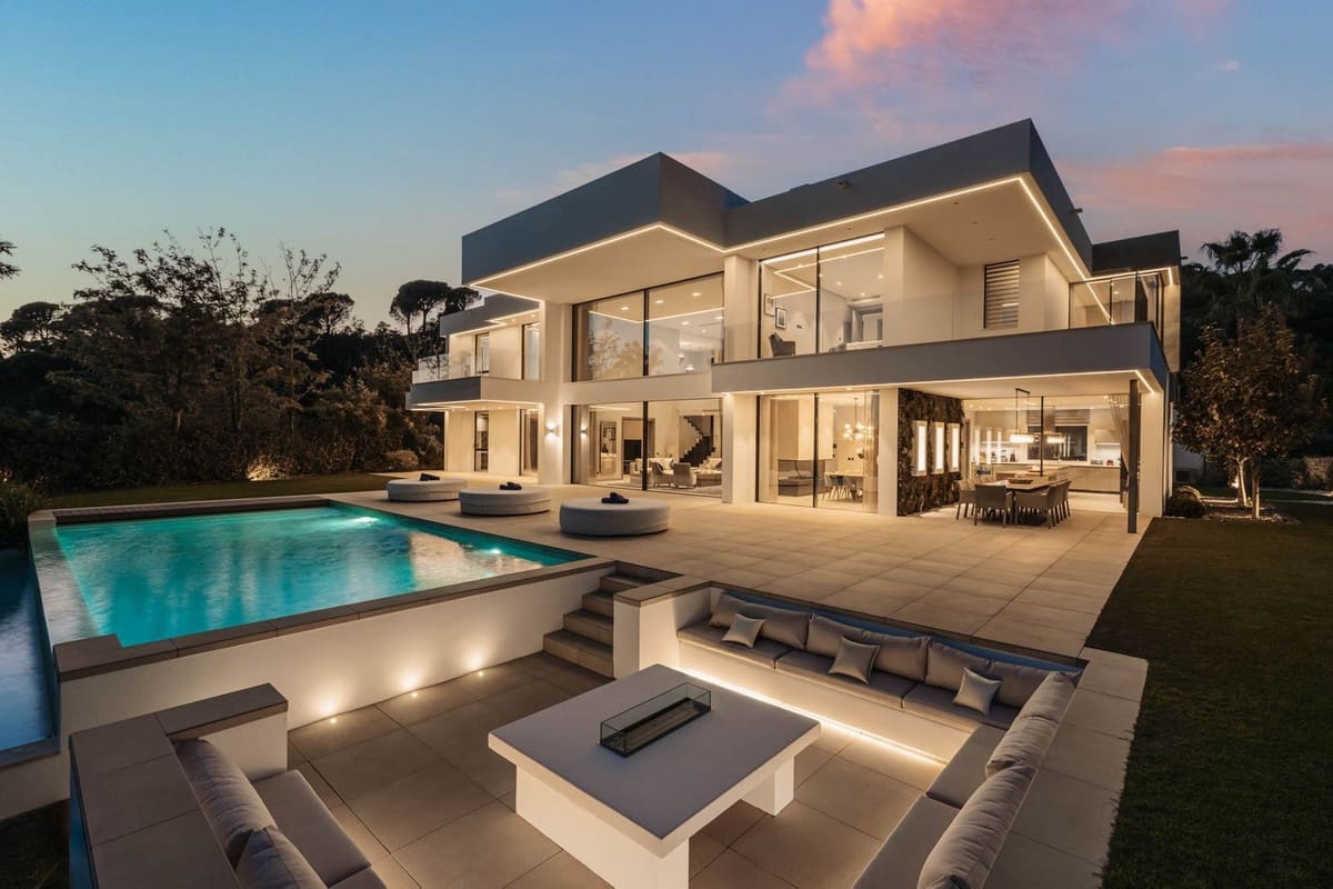 5 bedroom Villa for sale in El Madronal with pool garage - € 6,495,000 (Ref: 9737158)