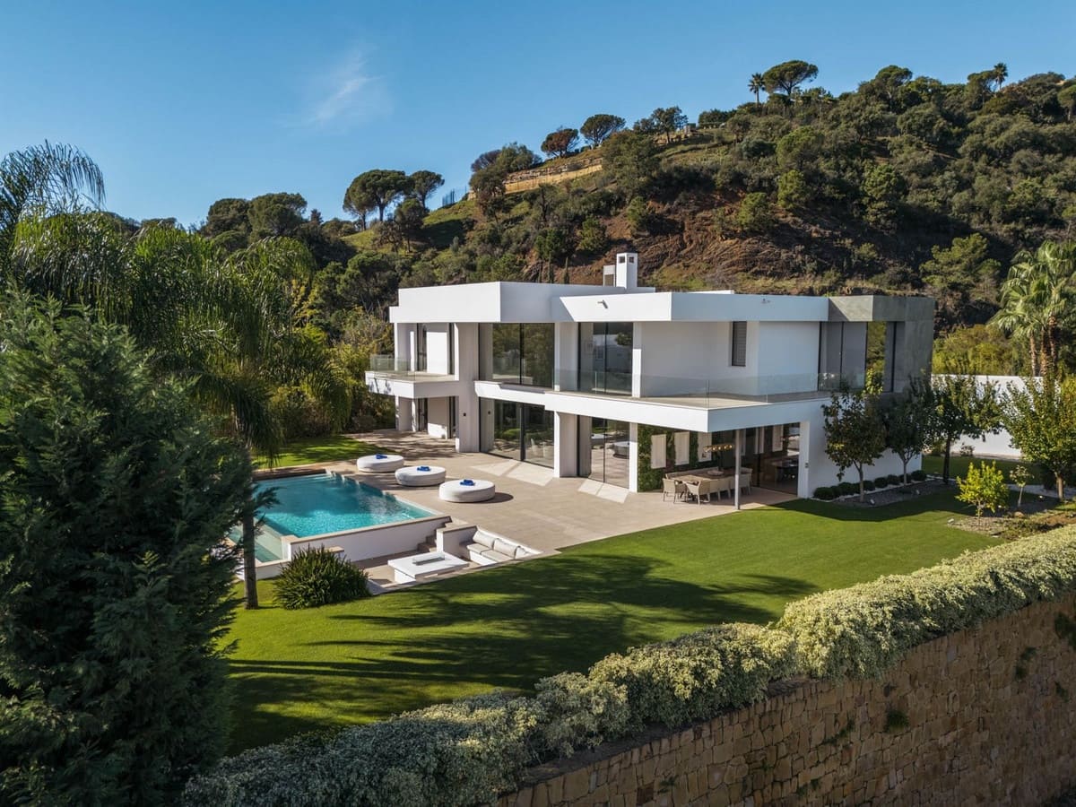 5 bedroom Villa for sale in El Madronal with pool garage - € 6,495,000 (Ref: 9737158)