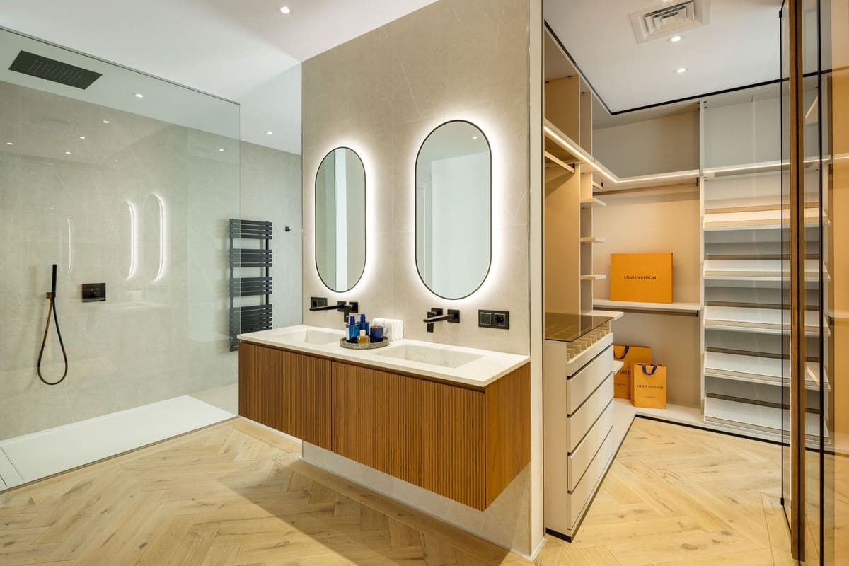 5 bedroom Villa for sale in La Quinta with pool garage - € 5,950,000 (Ref: 9737225)