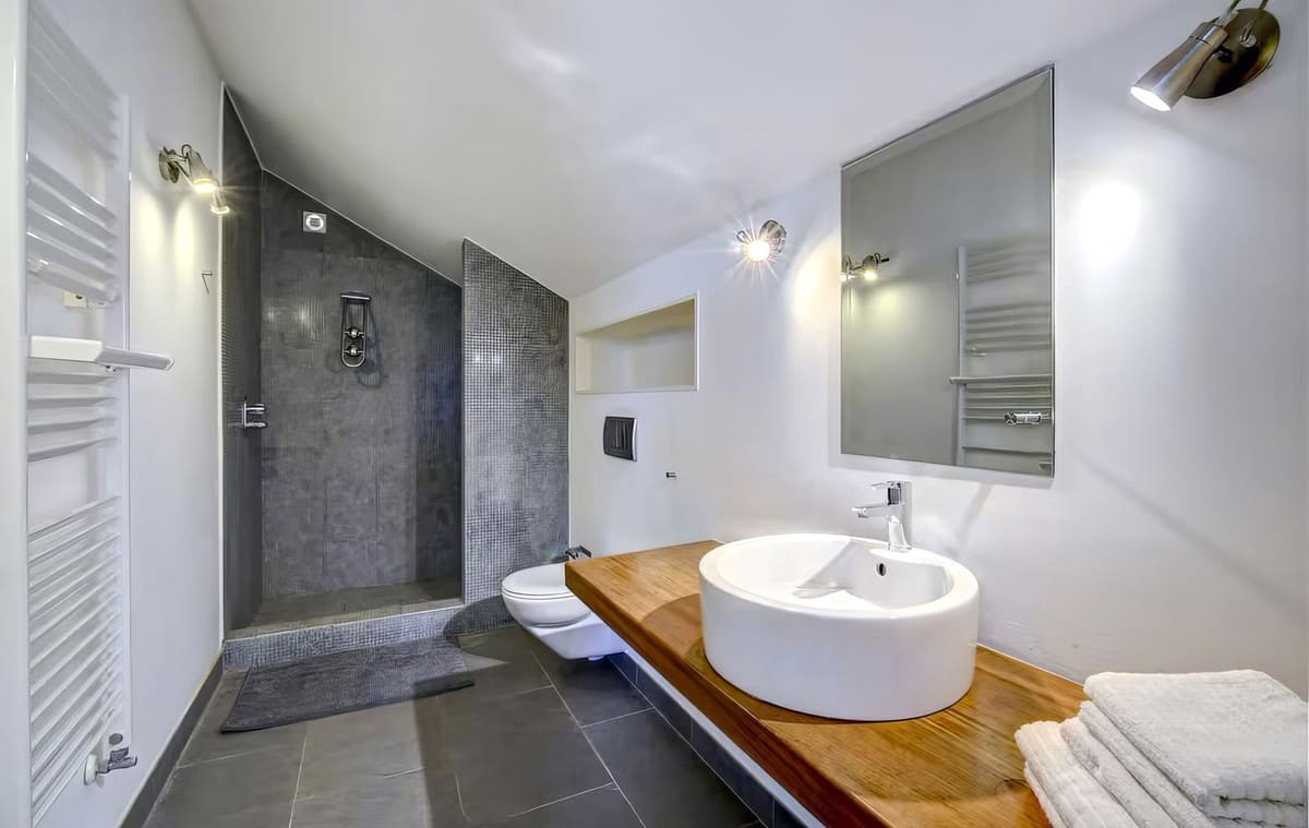 6 bedroom Villa for sale in Manilva with pool garage - € 2,500,000 (Ref: 9769043)