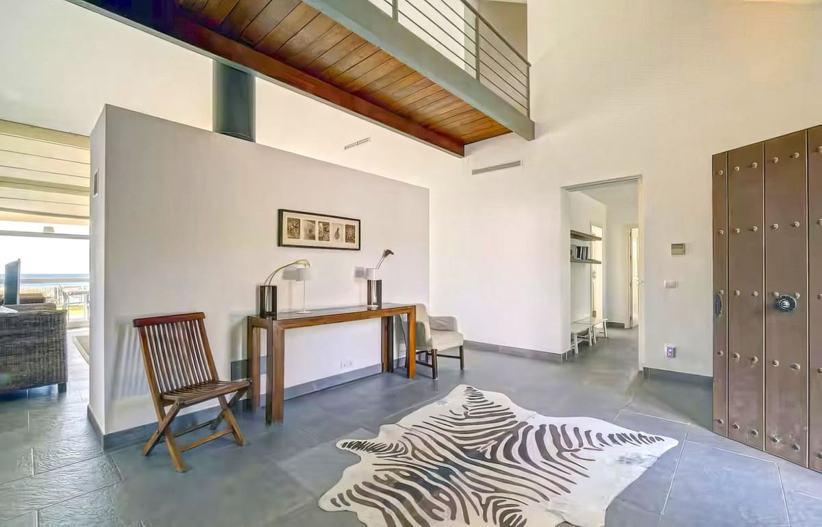 6 bedroom Villa for sale in Manilva with pool garage - € 2,500,000 (Ref: 9769043)