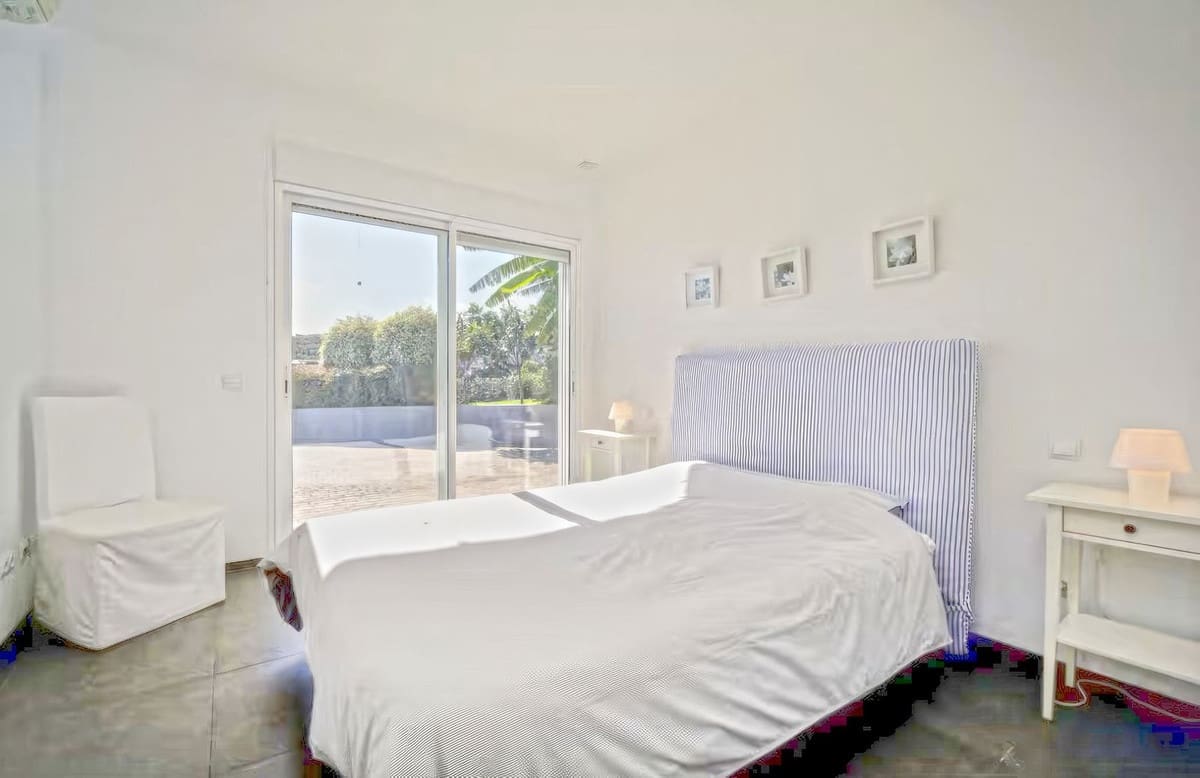 6 bedroom Villa for sale in Manilva with pool garage - € 2,500,000 (Ref: 9769043)