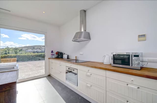 6 bedroom Villa for sale in Manilva with pool garage - € 2,500,000 (Ref: 9769043)