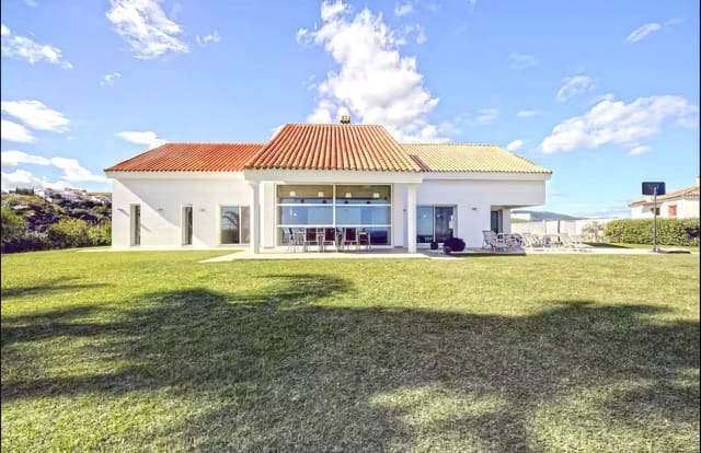 6 bedroom Villa for sale in Manilva with pool garage - € 2,500,000 (Ref: 9769043)