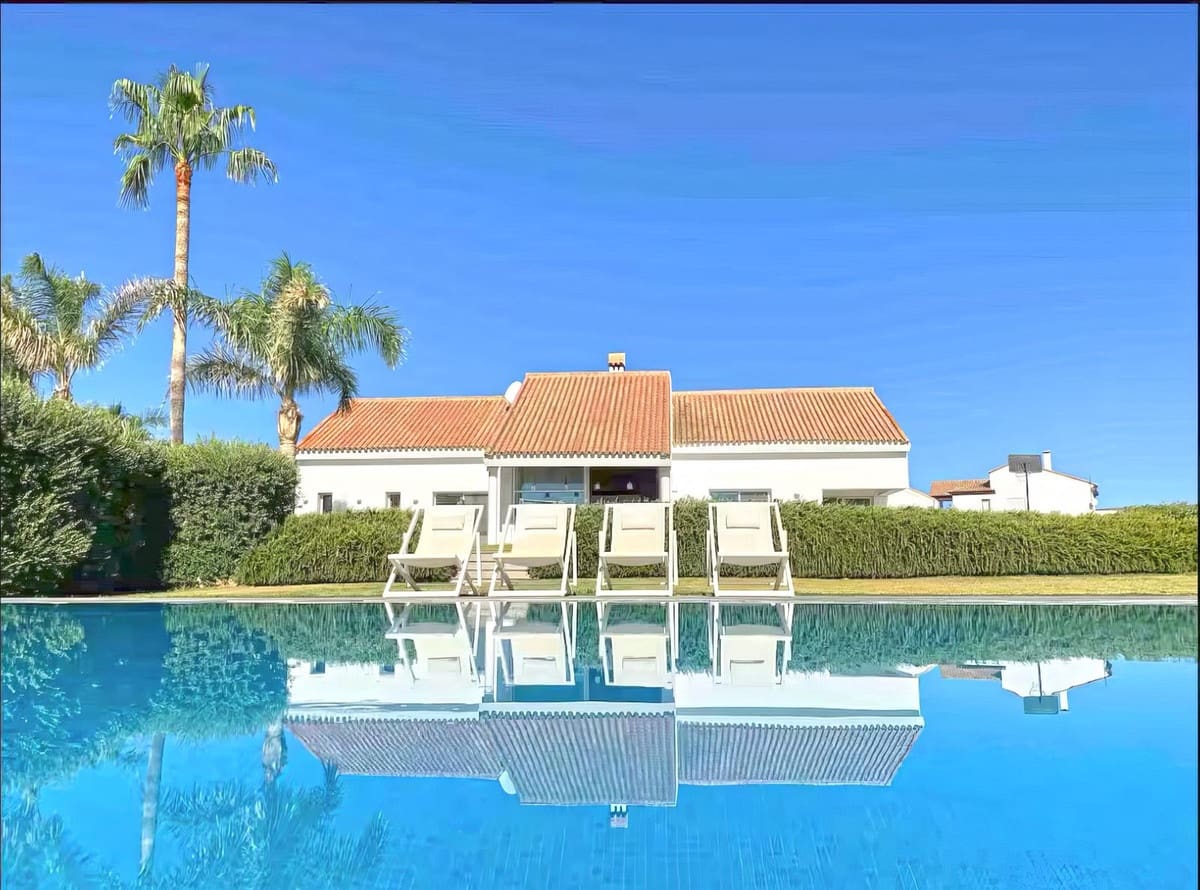 6 bedroom Villa for sale in Manilva with pool garage - € 2,500,000 (Ref: 9769043)