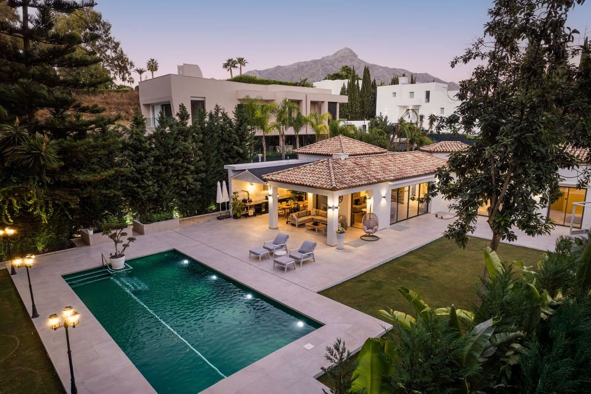 Chalet de 5 habitaciones en Nueva Andalucia en venta con piscina - 4.600.000 € (Ref: 9776004)