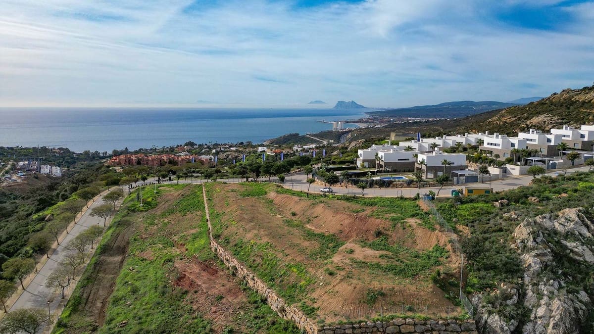 Tontti myytävänä paikassa San Roque - 390 000 € (Ref: 9987198)