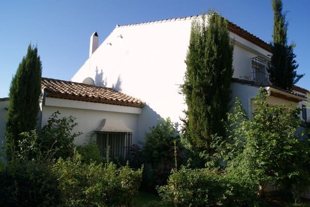 3 soverom Hus til salgs i El Paraiso, Estepona med svømmebasseng garasje - € 595 000 (Ref: 9041249)