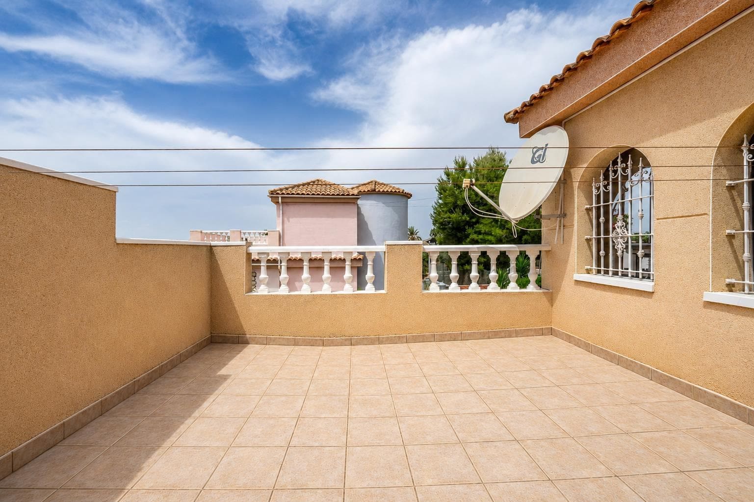 3 soverom Villa til salgs i Valle del Sol med svømmebasseng garasje - € 250 000 (Ref: 10000892)