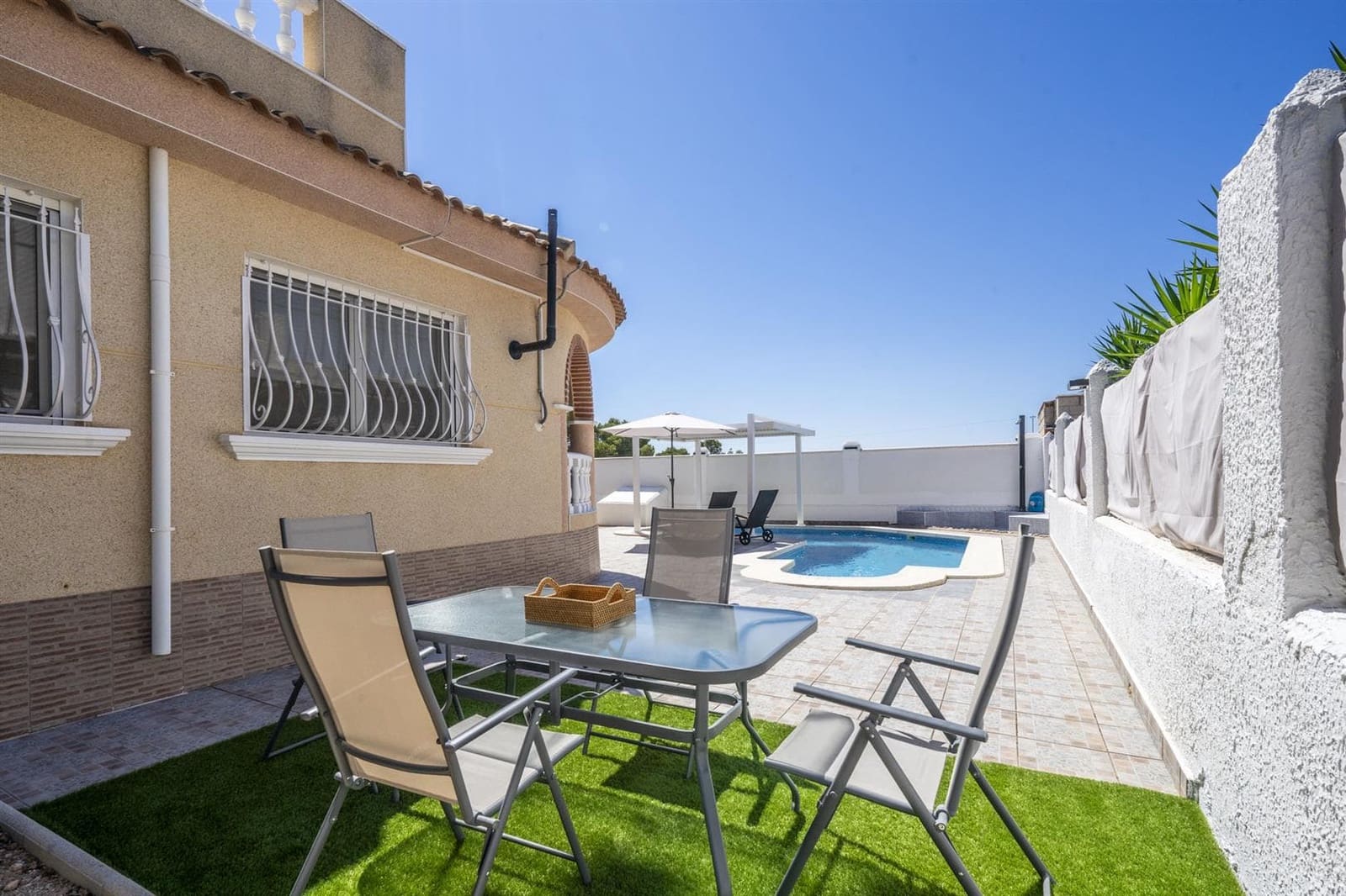 3 soverom Villa til salgs i Valle del Sol med svømmebasseng garasje - € 250 000 (Ref: 10000892)