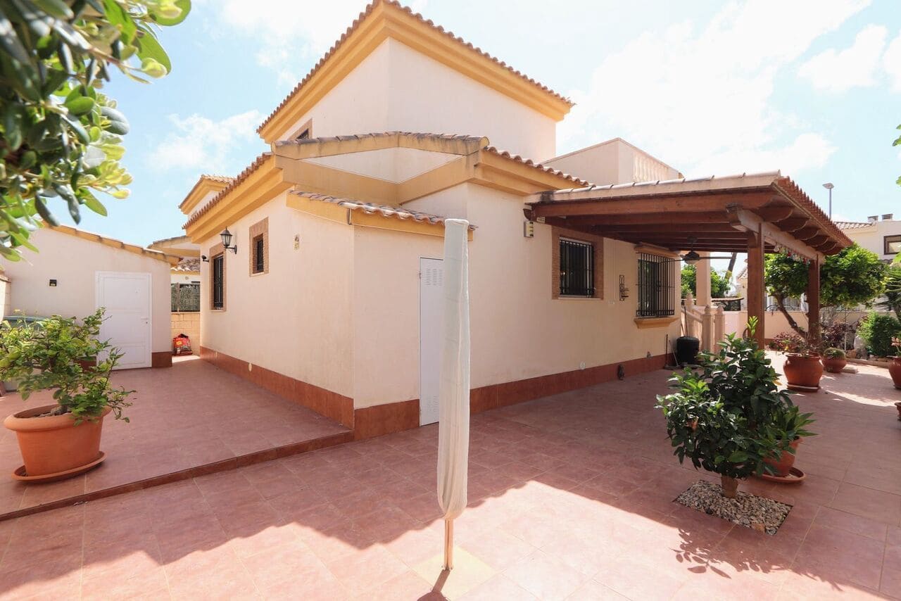 Chalet de 3 habitaciones en Sucina en venta - 275.000 € (Ref: 10000893)