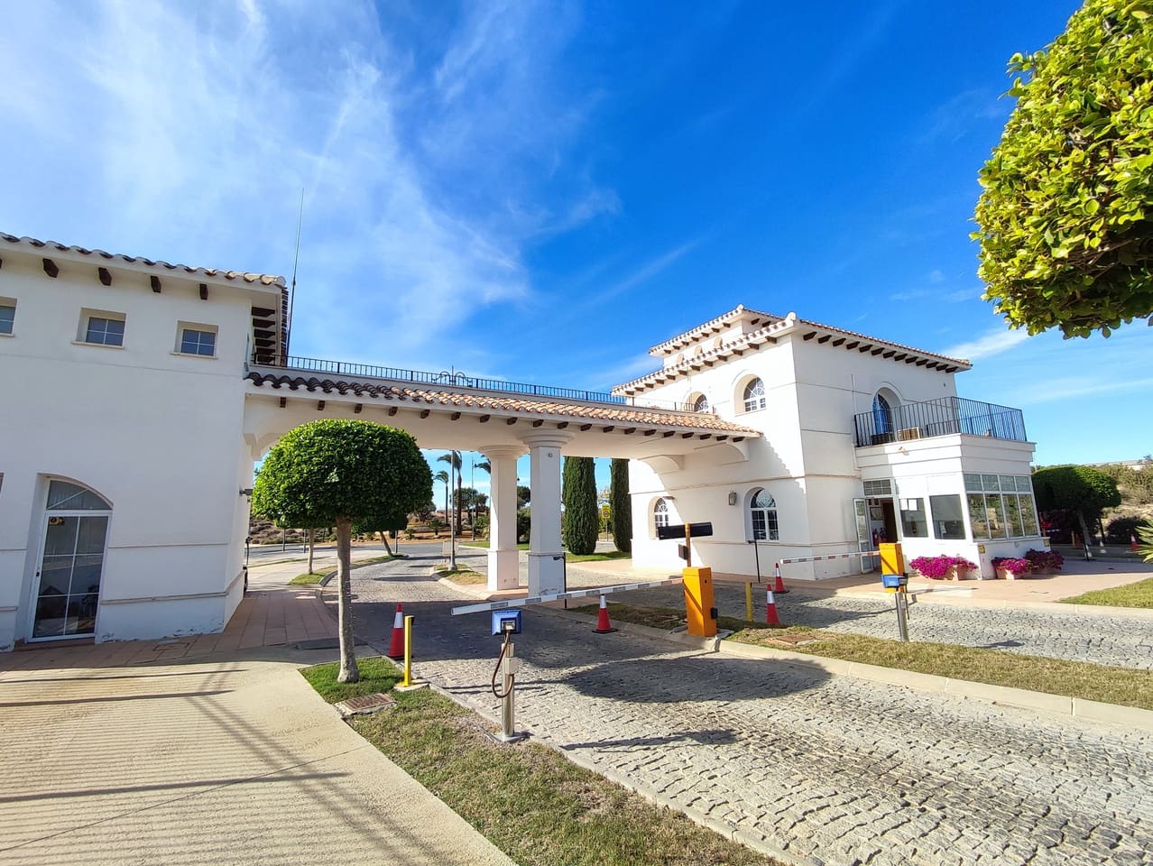 Apartamento de 2 habitaciones en Hacienda Riquelme en venta con piscina garaje - 189.000 € (Ref: 10004457)