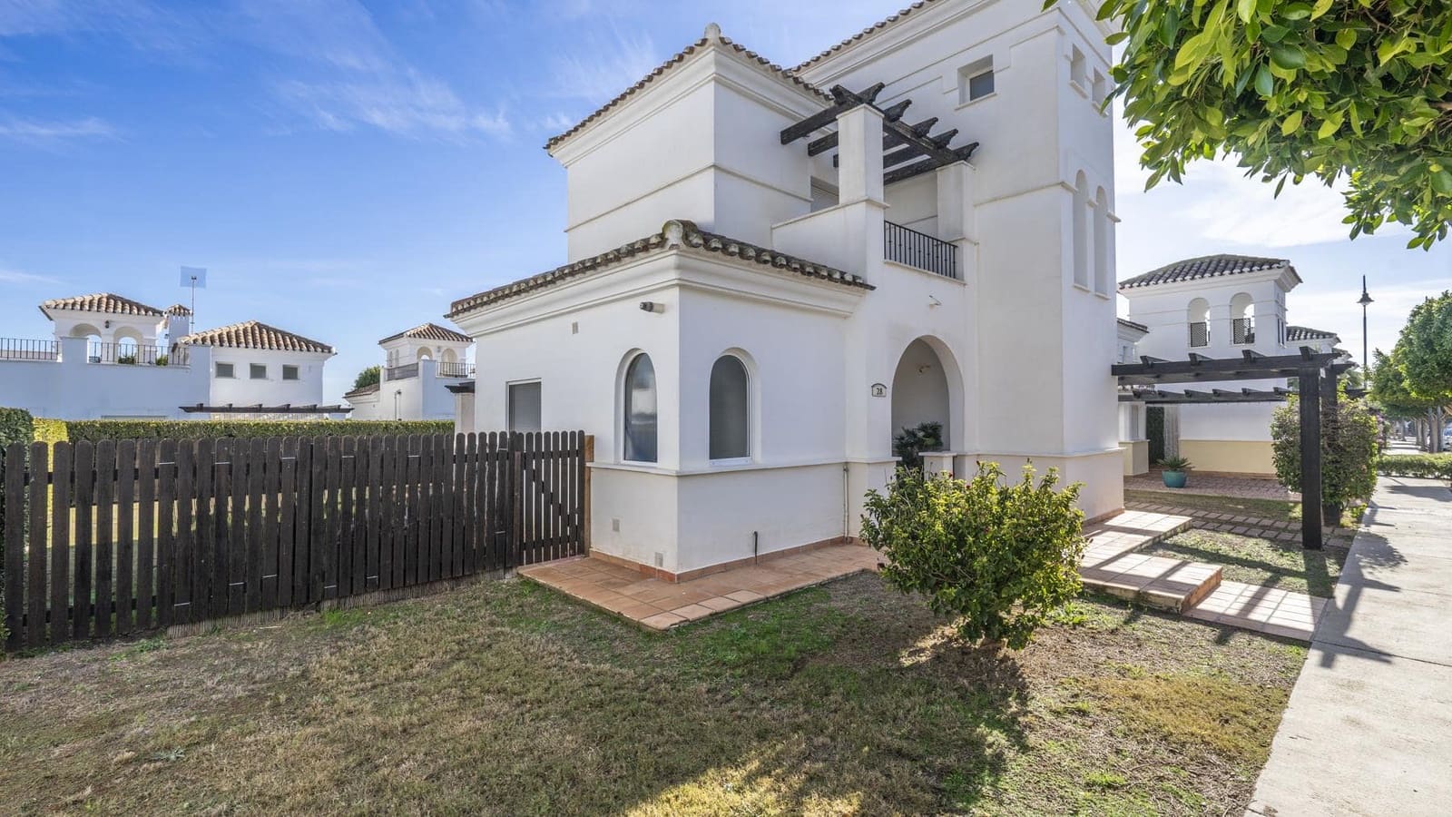 3 bedroom Villa for sale in La Torre Golf Resort with pool garage - € 349,995 (Ref: 10057164)