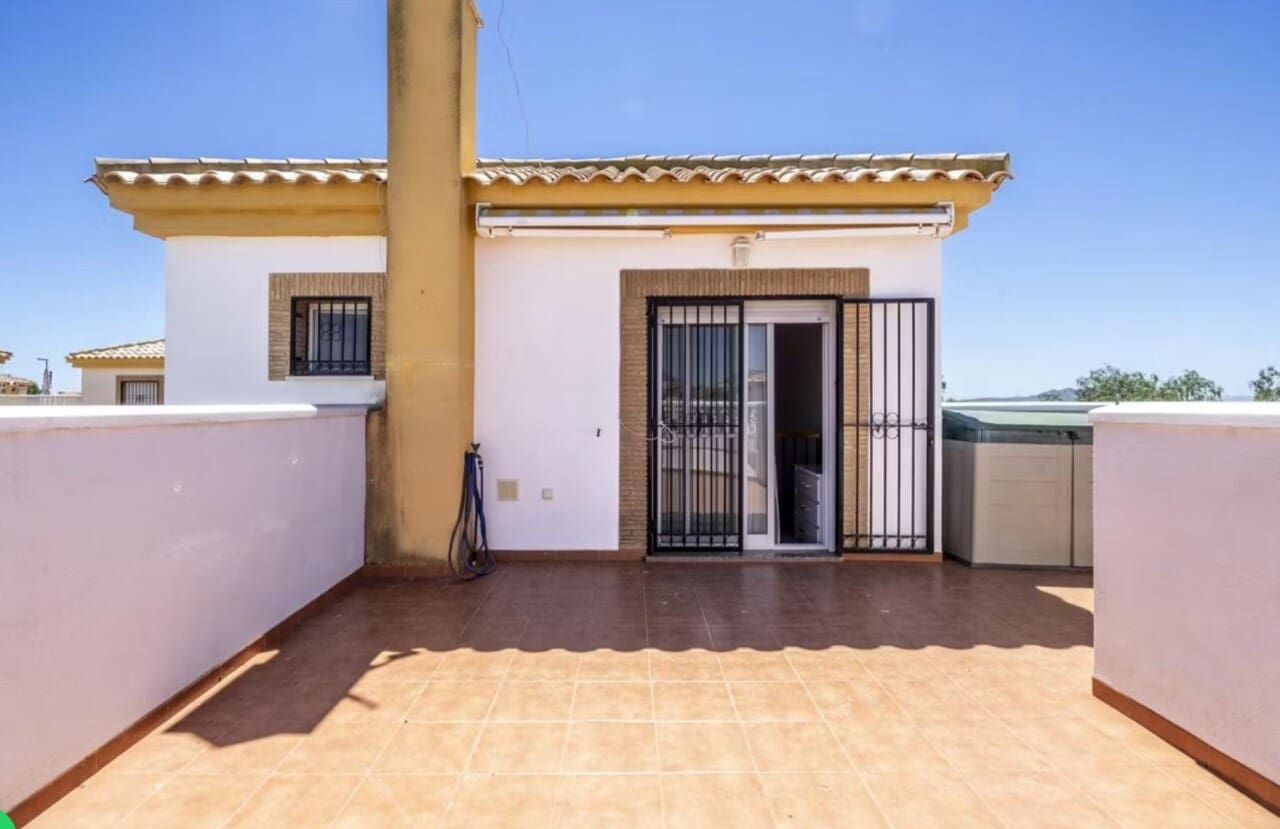 Chalet de 3 habitaciones en Sucina en venta con piscina garaje - 345.000 € (Ref: 9944616)