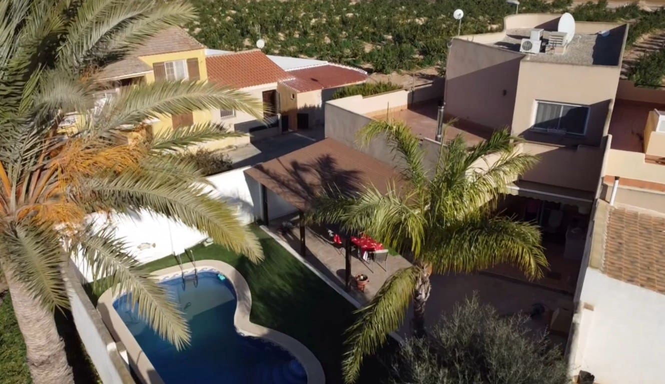 Chalet de 3 habitaciones en Dolores De Pacheco en venta con piscina garaje - 259.950 € (Ref: 9965777)