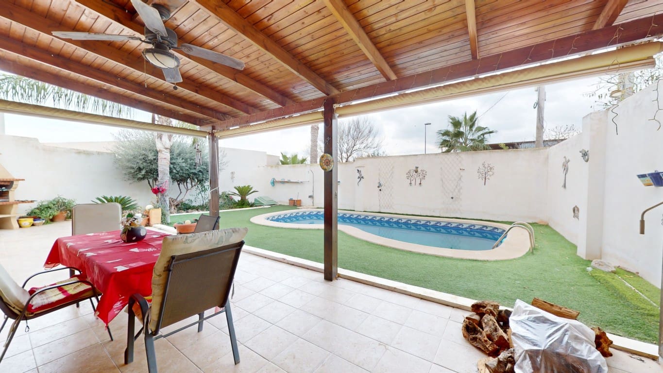 Chalet de 3 habitaciones en Dolores De Pacheco en venta con piscina garaje - 259.950 € (Ref: 9965777)