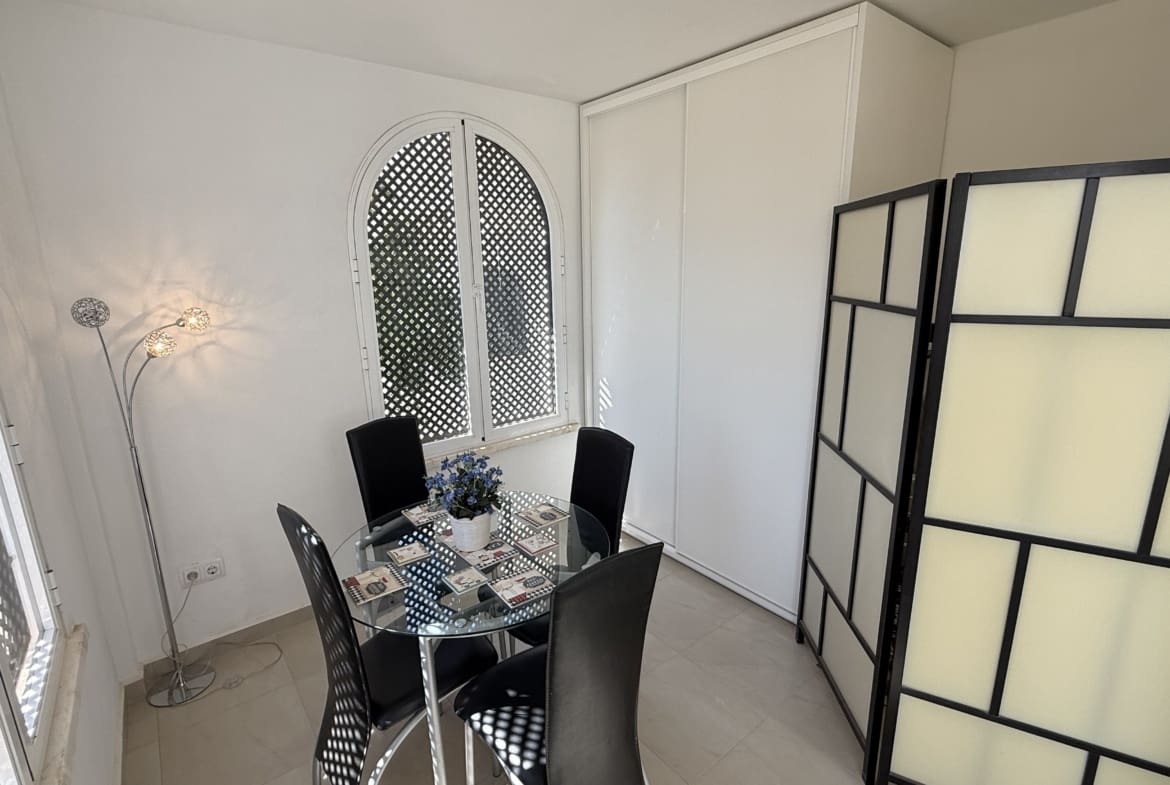 2 soverom Leilighet til salgs i Hacienda Riquelme med svømmebasseng garasje - € 185 000 (Ref: 9987299)