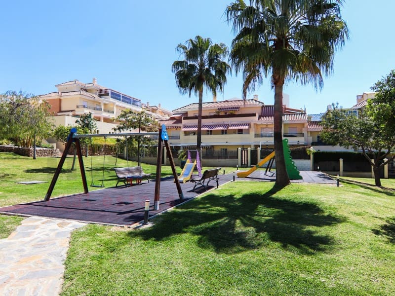 3 sypialnia Mieszkanie na sprzedaż w Caleta de Velez z basenem garażem - 350 000 € (Ref: 10070751)