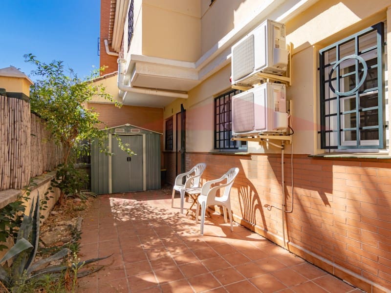3 sypialnia Mieszkanie na sprzedaż w Caleta de Velez z basenem garażem - 350 000 € (Ref: 10070751)