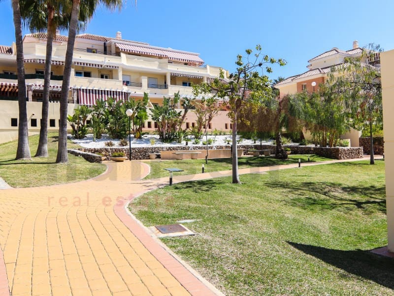3 sypialnia Mieszkanie na sprzedaż w Caleta de Velez z basenem garażem - 350 000 € (Ref: 10070751)