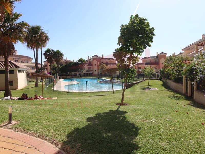 3 sypialnia Mieszkanie na sprzedaż w Caleta de Velez z basenem garażem - 350 000 € (Ref: 10070751)