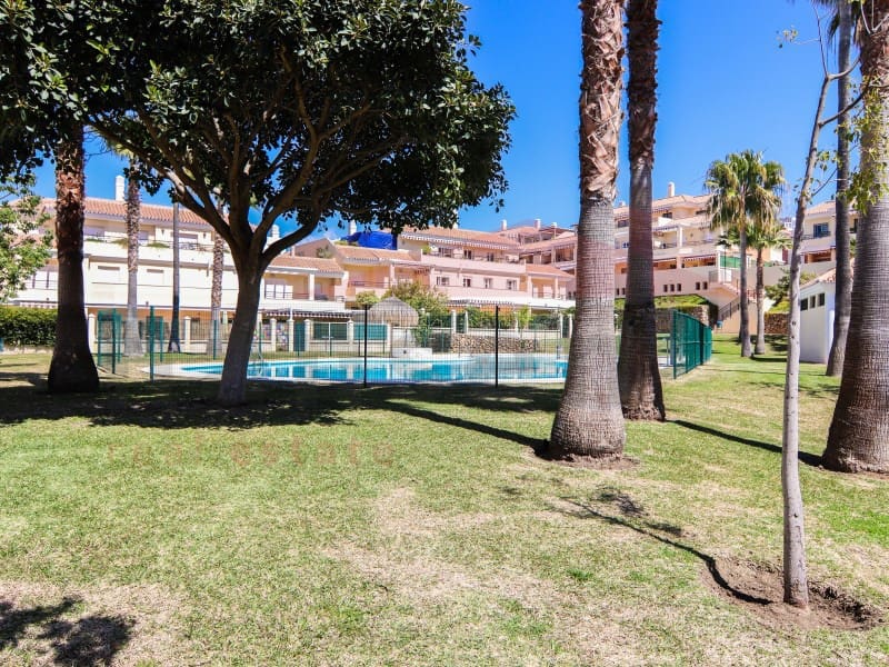 3 sypialnia Mieszkanie na sprzedaż w Caleta de Velez z basenem garażem - 350 000 € (Ref: 10070751)