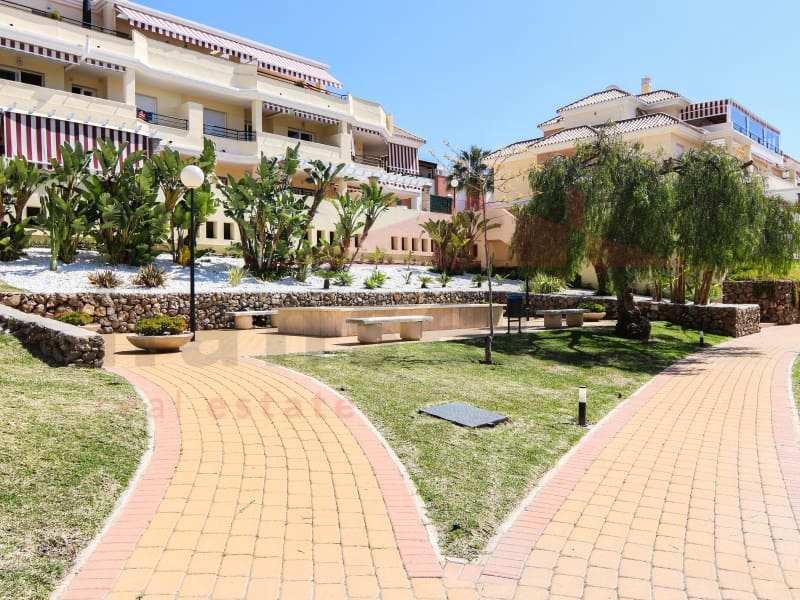 3 sypialnia Mieszkanie na sprzedaż w Caleta de Velez z basenem garażem - 350 000 € (Ref: 10070751)