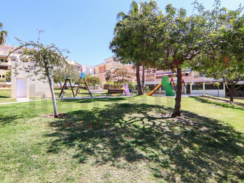 3 sypialnia Mieszkanie na sprzedaż w Caleta de Velez z basenem garażem - 350 000 € (Ref: 10070751)
