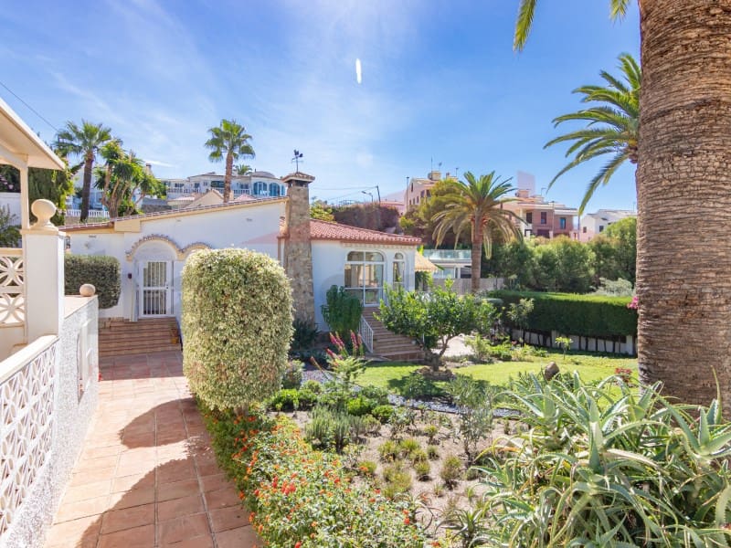 3 bedroom Villa for sale in Caleta de Velez - € 599,000 (Ref: 10089397)