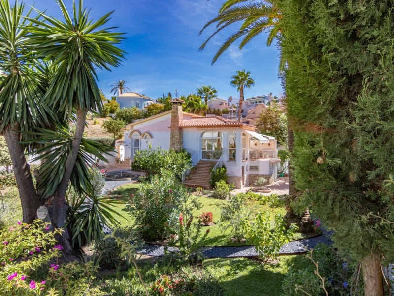3 bedroom Villa for sale in Caleta de Velez - € 599,000 (Ref: 10089397)