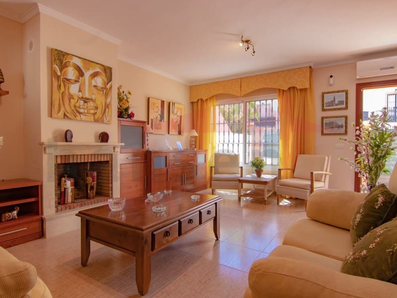 4 quarto Casa em Banda para arrendar em Almayate com piscina garagem - 1 500 € (Ref: 5062125)