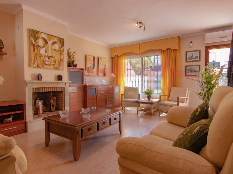 4 quarto Casa em Banda para arrendar em Almayate com piscina garagem - 1 500 € (Ref: 5062125)