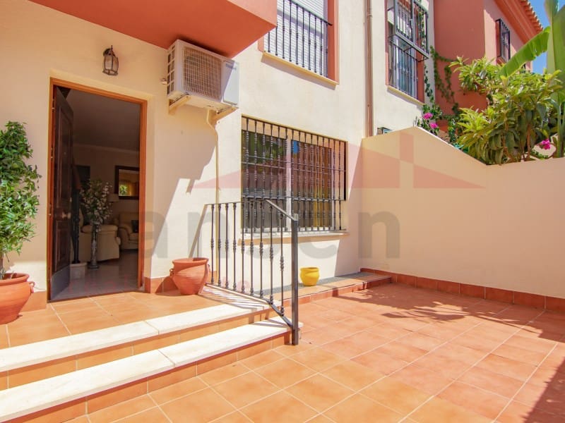 4 quarto Casa em Banda para arrendar em Almayate com piscina garagem - 1 500 € (Ref: 5062125)