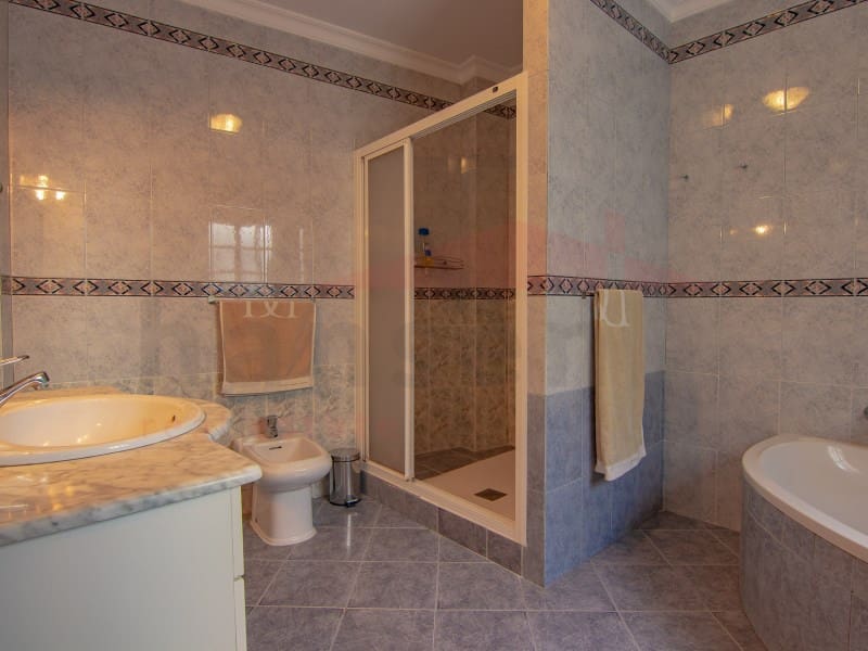 7 bedroom Townhouse for sale in Velez-Malaga - € 380,000 (Ref: 7218843)